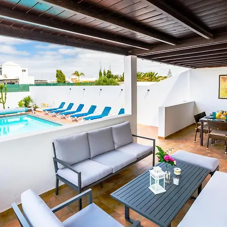 Aqua Playa Blanca Villa